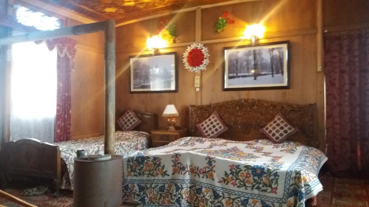 Heritage Geneva House Boat Σριναγκάρ Εξωτερικό φωτογραφία