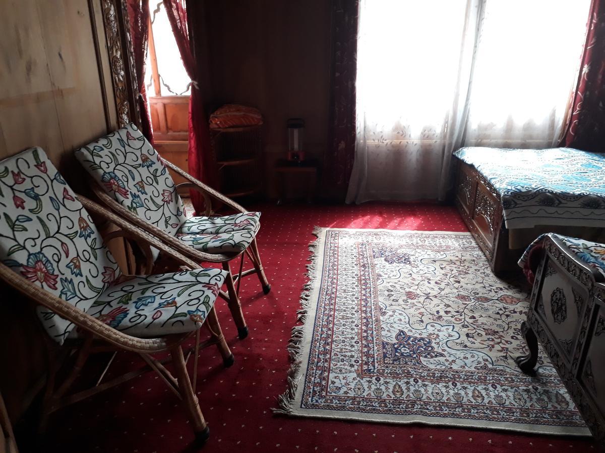 Heritage Geneva House Boat Σριναγκάρ Εξωτερικό φωτογραφία