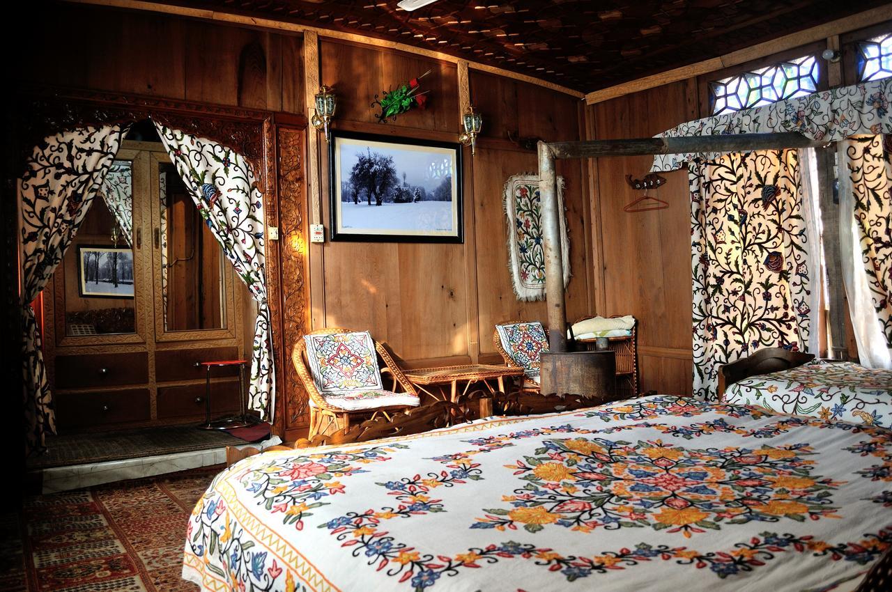 Heritage Geneva House Boat Σριναγκάρ Εξωτερικό φωτογραφία