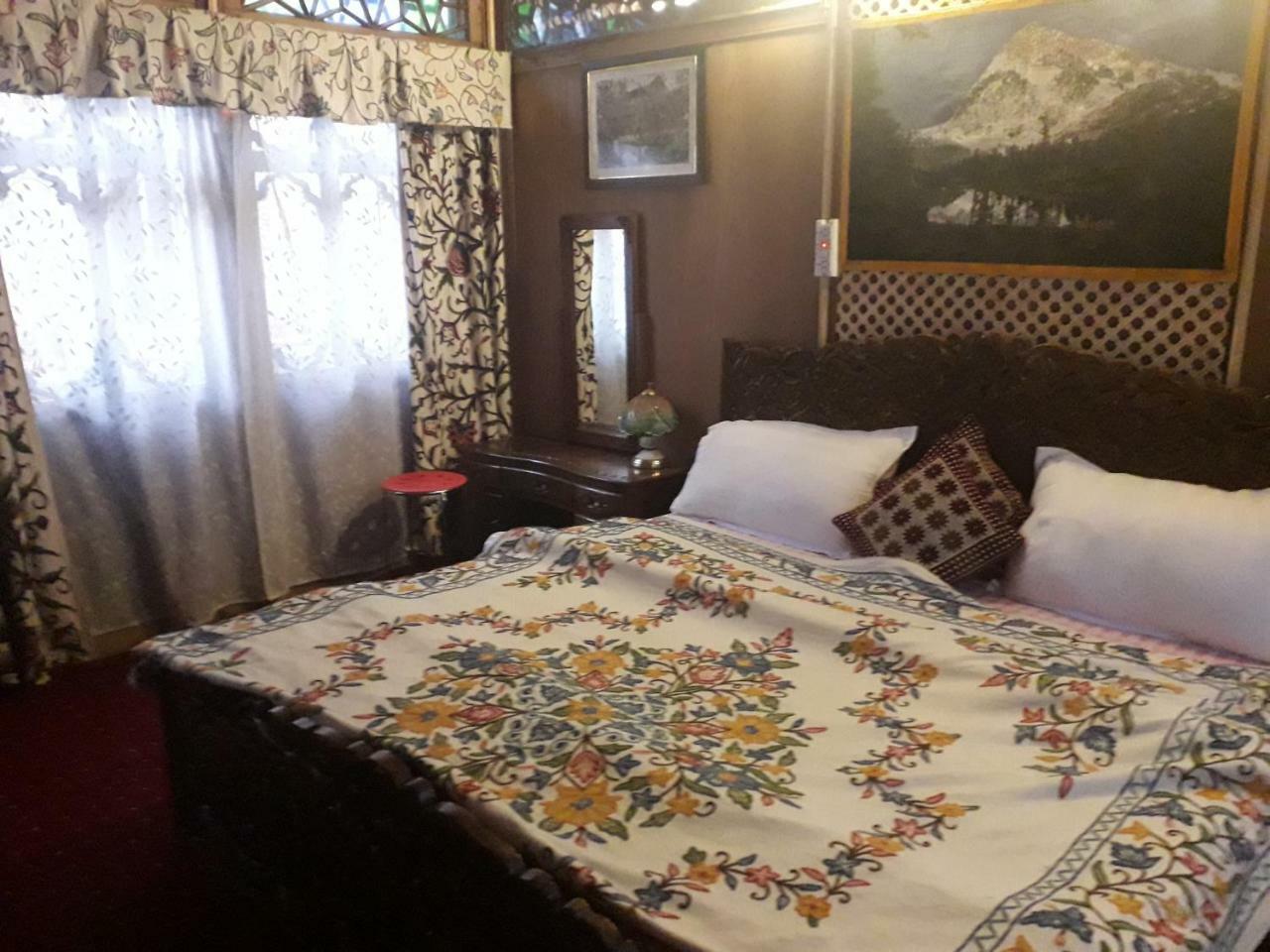 Heritage Geneva House Boat Σριναγκάρ Εξωτερικό φωτογραφία