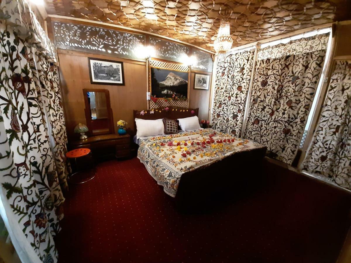 Heritage Geneva House Boat Σριναγκάρ Εξωτερικό φωτογραφία